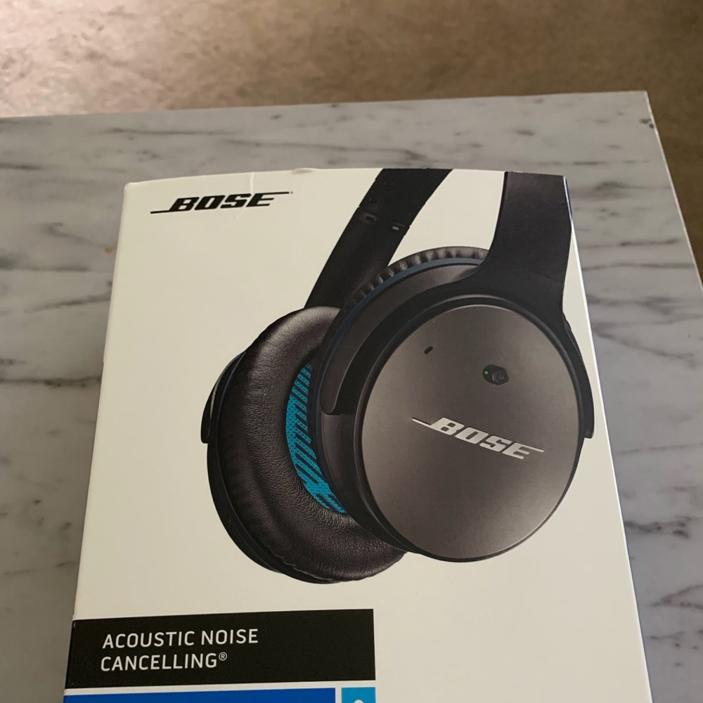 Bose Quietcomfort 25 noise canceling head phones